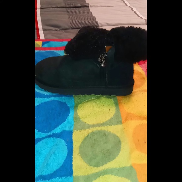 Uggs - Picture 4 of 6